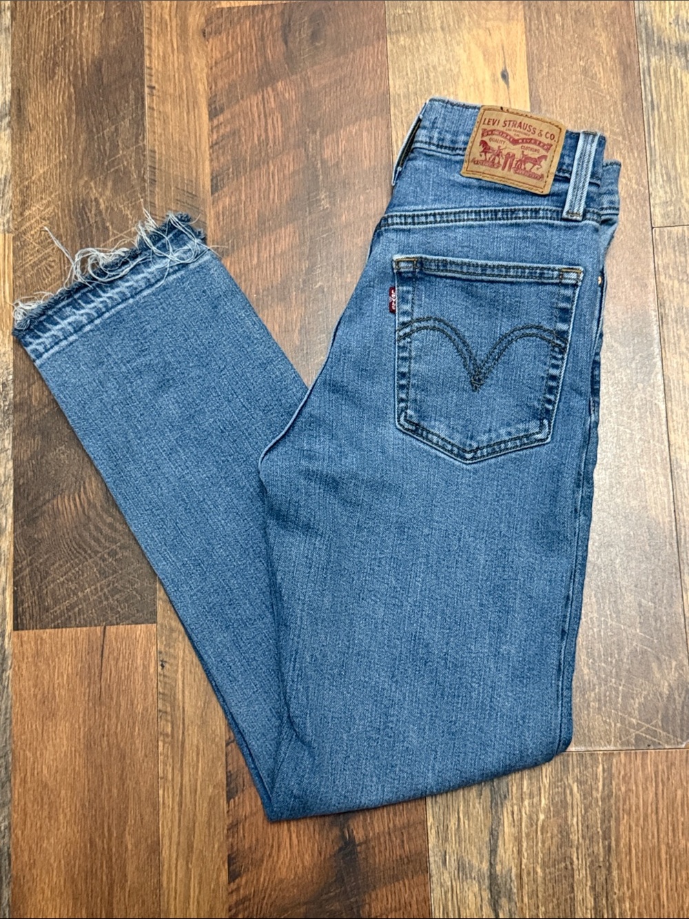 Levi’s Wedgie Straight Jeans Women’s 25 W25 L28 High Rise Raw Hem
